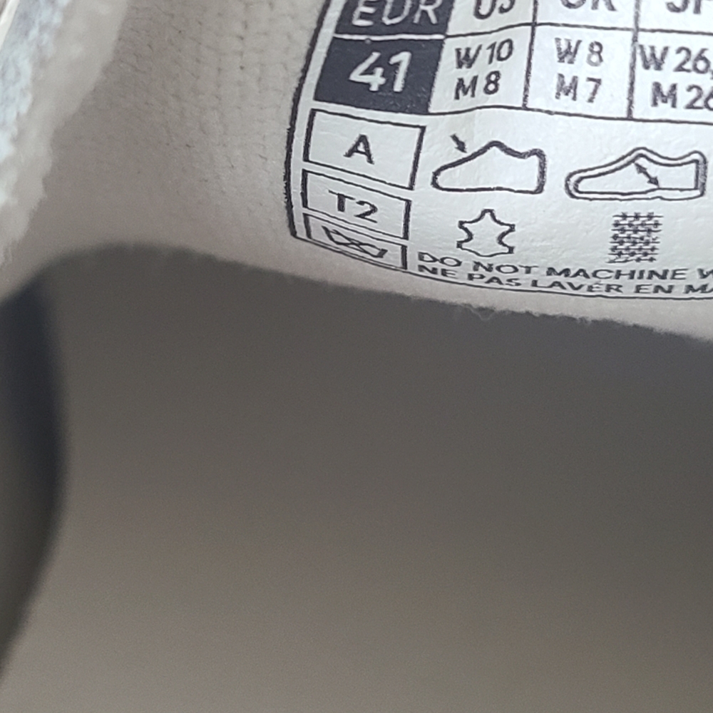 New Veja Women's Sneakers - Picture 4 of 4